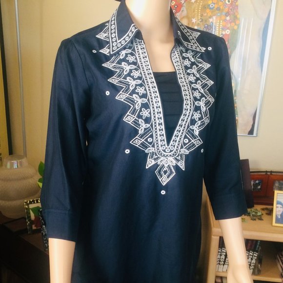 Talbots Blouse with Embroidery, Size 6P - Picture 2 of 6